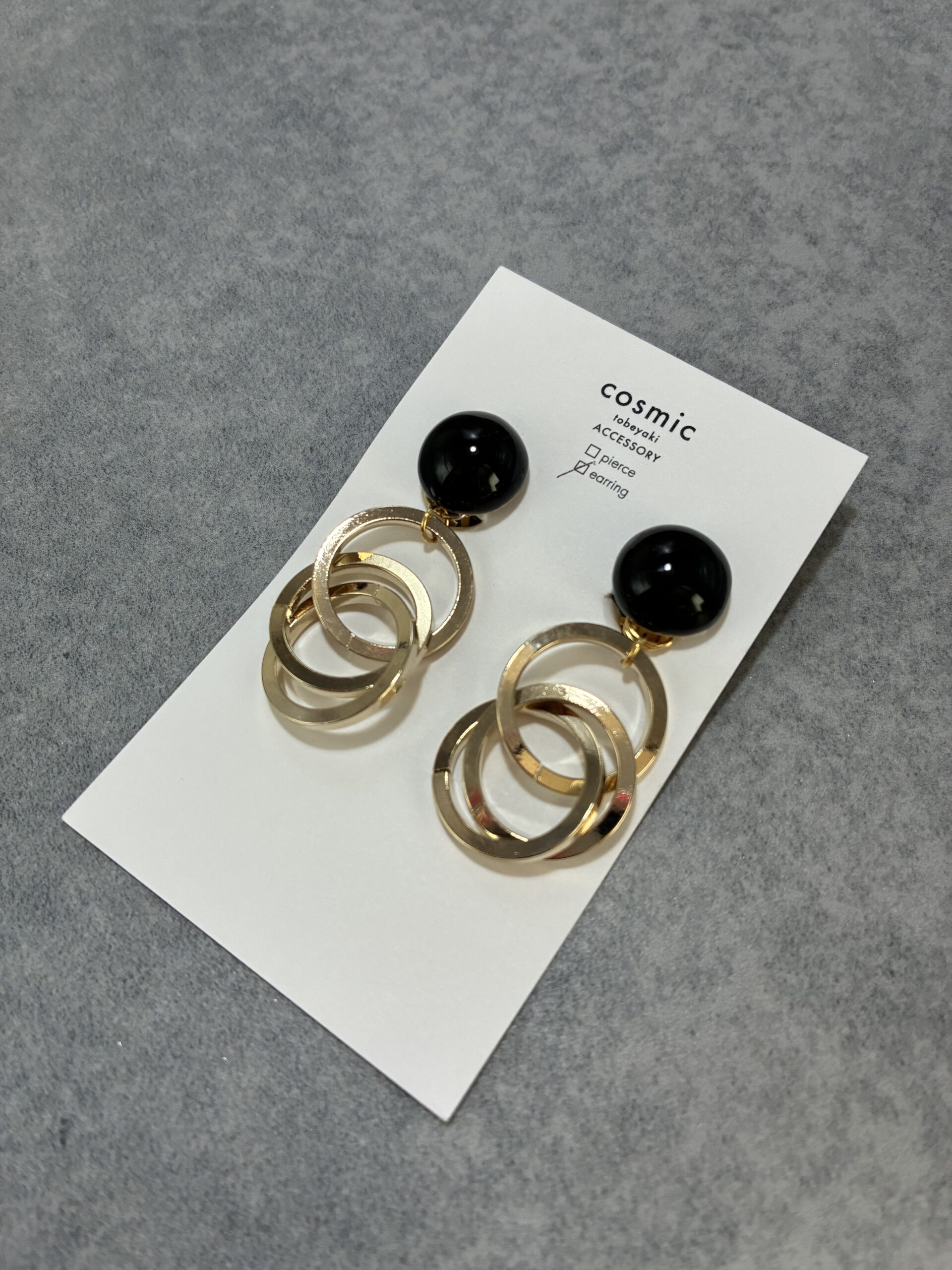 0025イヤリング黒ゴールド