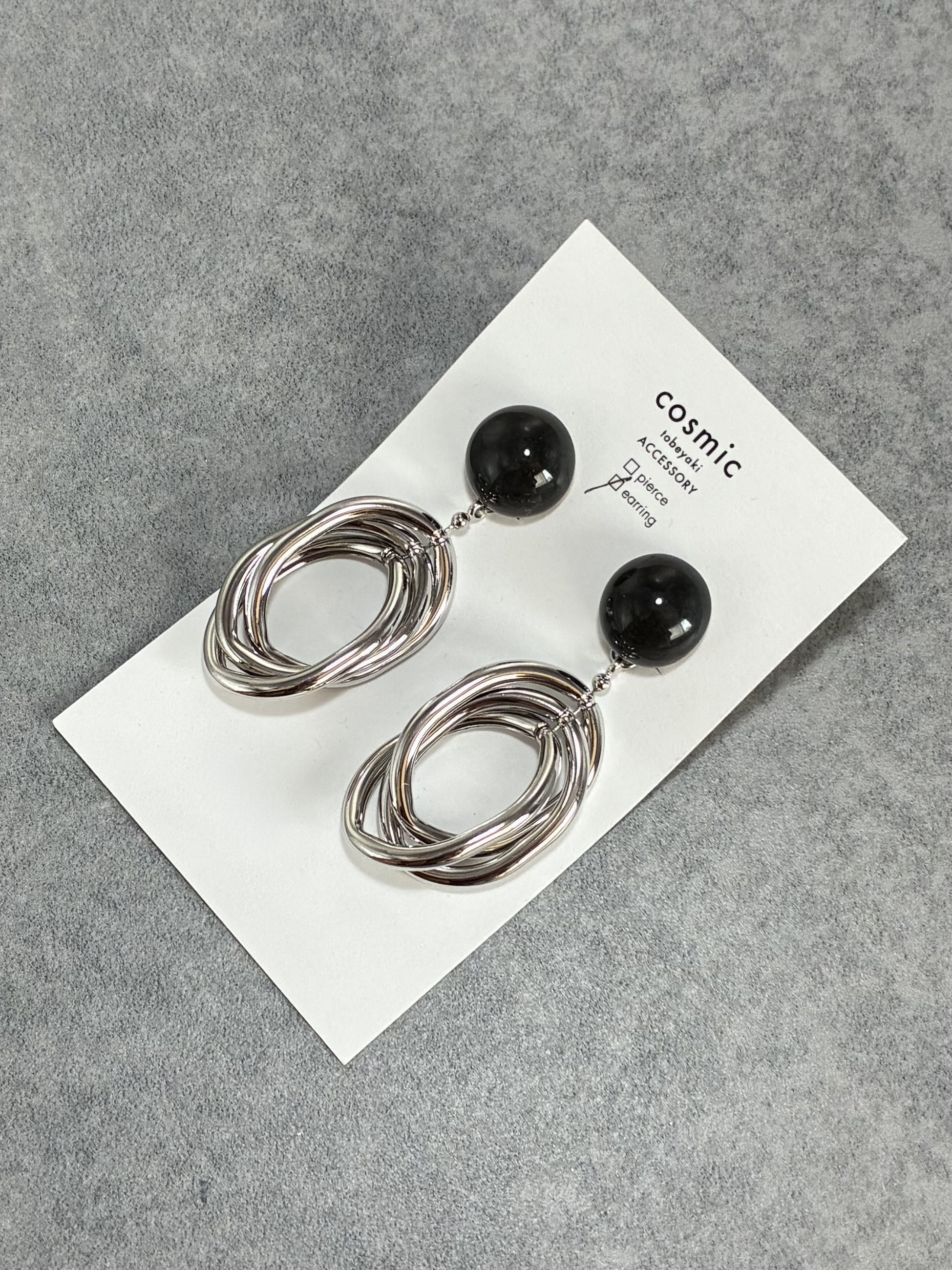 0015イヤリング黒シルバー