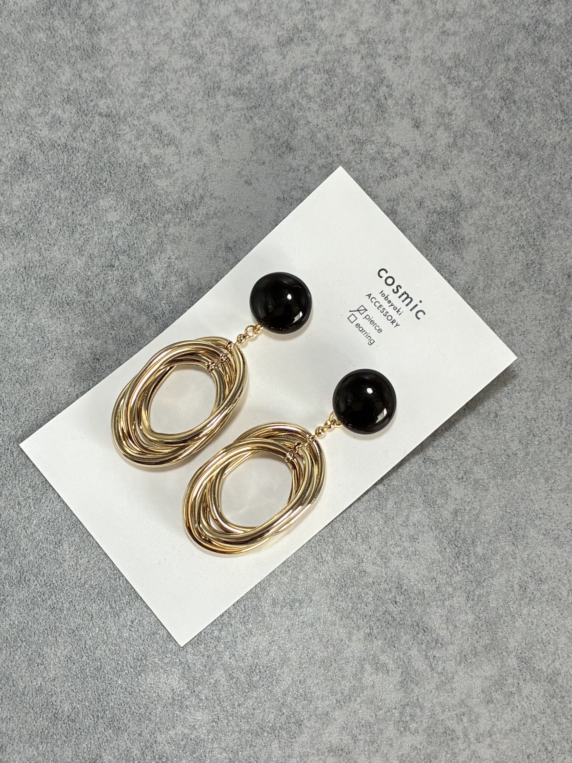 0014ピアス黒ゴールド